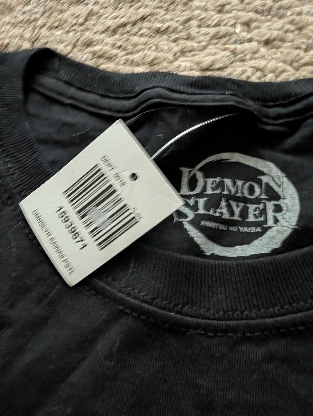 Demon Slayer Shinobu Kocho Graphic Tee Black Medium NWT Hot Topic - Picture 8 of 9